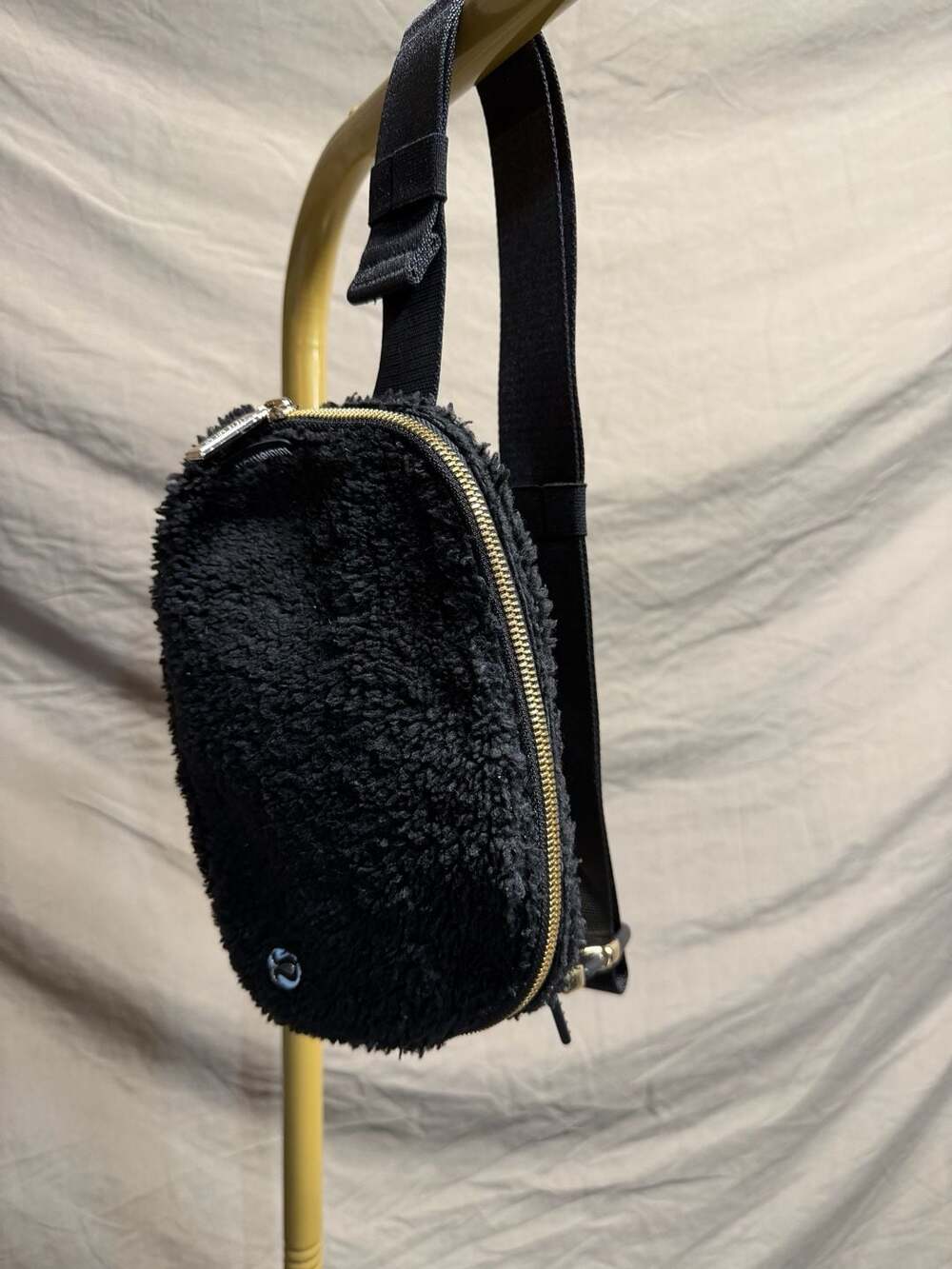 Lululemon Everywhere Belt Bag Fleece Sherpa Black with Gold Hardware
